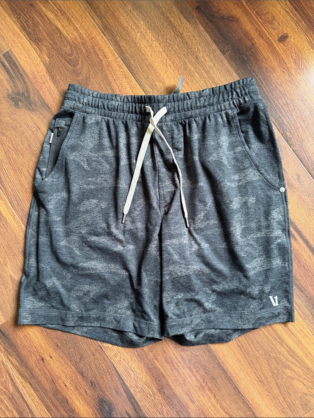Vuori Ponto Performance Short 7” Butter Soft Black Camo Mens S